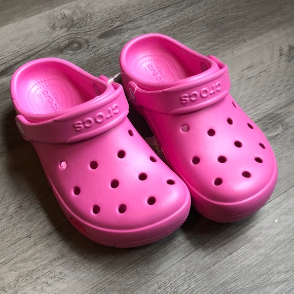 girls pink crocs
